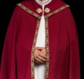 Kapa liturgiczna czerwona z haftem IHS - S-3067-02-70 - HAF S-3067-02-70 - Dewocjonalia P.H. Jakóbczak - Katolicki sklep liturgiczny i hurtownia
