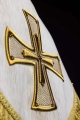 Ręcznie zdobiona kapa liturgiczna ecru z haftowanym krzyżem i kamieniami naturalnymi - HM/3018/05/86 - HAF HM/3018/05/86 - Dewocjonalia P.H. Jakóbczak - Katolicki sklep liturgiczny i hurtownia