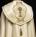 Kapa liturgiczna ecru z haftem IHS - KKP/006/05 - HAF KKP/006/05 - Dewocjonalia P.H. Jakóbczak - Katolicki sklep liturgiczny i hurtownia