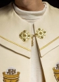 Kapa liturgiczna ecru z haftem IHS - KKP/006/05 - HAF KKP/006/05 - Dewocjonalia P.H. Jakóbczak - Katolicki sklep liturgiczny i hurtownia