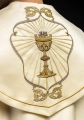 Kapa liturgiczna ecru z haftem IHS - KKP/006/05 - HAF KKP/006/05 - Dewocjonalia P.H. Jakóbczak - Katolicki sklep liturgiczny i hurtownia