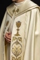 Kapa liturgiczna ecru z haftem IHS - KKP/006/05 - HAF KKP/006/05 - Dewocjonalia P.H. Jakóbczak - Katolicki sklep liturgiczny i hurtownia