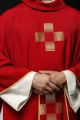Ornat czerwony z haftowanymi krzyżami - HA7011-02 - HAF HA7011-02 - Dewocjonalia P.H. Jakóbczak - Katolicki sklep liturgiczny i hurtownia