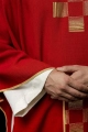 Ornat czerwony z haftowanymi krzyżami - HA7011-02 - HAF HA7011-02 - Dewocjonalia P.H. Jakóbczak - Katolicki sklep liturgiczny i hurtownia