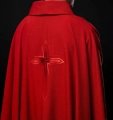 Ornat czerwony z haftowanym krzyżem - HA7034-02 - HAF HA7034-02 - Dewocjonalia P.H. Jakóbczak - Katolicki sklep liturgiczny i hurtownia