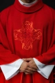 Ornat czerwony z haftowanym krzyżem - HA7035-02 - HAF HA7035-02 - Dewocjonalia P.H. Jakóbczak - Katolicki sklep liturgiczny i hurtownia