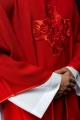Ornat czerwony z haftowanym krzyżem - HA7035-02 - HAF HA7035-02 - Dewocjonalia P.H. Jakóbczak - Katolicki sklep liturgiczny i hurtownia