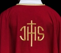 Ornat czerwony z haftem IHS - KOA/001/02/70 - HAF KOA/001/02/70 - Dewocjonalia P.H. Jakóbczak - Katolicki sklep liturgiczny i hurtownia