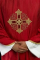 Ornat czerwony z haftowanym krzyżem - HAF KOA/006/02/99 - Dewocjonalia P.H. Jakóbczak - Katolicki sklep liturgiczny i hurtownia