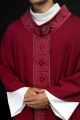 Ornat czerwony z haftowanym pasem z motywem krzyża - S-7057-02-70 - HAF S-7057-02-70 - Dewocjonalia P.H. Jakóbczak - Katolicki sklep liturgiczny i hurtownia
