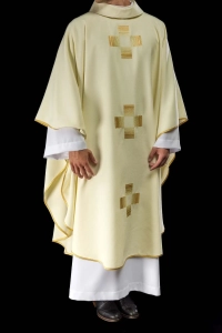 Ornat ecru z haftowanymi krzyżami - HA7011-05