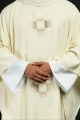 Ornat ecru z haftowanymi krzyżami - HA7033-05 - HAF HA7033-05 - Dewocjonalia P.H. Jakóbczak - Katolicki sklep liturgiczny i hurtownia