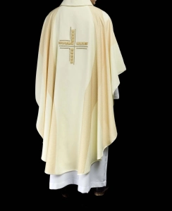 Ornat ecru z haftowanym krzyżem - HA7036-05