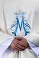 Ornat ecru z haftem maryjnym - KDT/7129/05/01 - HAF KDT/7129/05/01 - Dewocjonalia P.H. Jakóbczak - Katolicki sklep liturgiczny i hurtownia