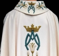 Ornat ecru z nadrukiem lilii i motywem maryjnym - KOD/7002/05/40 - HAF KOD/7002/05/40 - Dewocjonalia P.H. Jakóbczak - Katolicki sklep liturgiczny i hurtownia