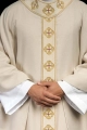 Ornat ecru z haftowanym pasem z motywem krzyża - S-7069-05-70 - HAF S-7069-05-70 - Dewocjonalia P.H. Jakóbczak - Katolicki sklep liturgiczny i hurtownia