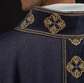 Ornat fioletowy z haftowanym pasem z motywem krzyża - S-7069-03-70 - HAF S-7069-03-70 - Dewocjonalia P.H. Jakóbczak - Katolicki sklep liturgiczny i hurtownia