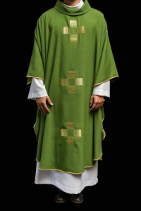 Ornat zielony z haftowanymi krzyżami - HA7011-01