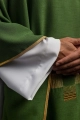 Ornat zielony z haftowanymi krzyżami - HA7011-01 - HAF HA7011-01 - Dewocjonalia P.H. Jakóbczak - Katolicki sklep liturgiczny i hurtownia