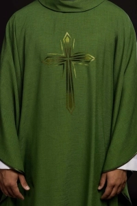 Ornat zielony z haftowanym krzyżem - HA7034-01