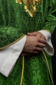 Ornat zielony z haftowanym krzyżem na wzorzystej tkaninie - HIT/197007/01/67 - HAF HIT/197007/01/67 - Dewocjonalia P.H. Jakóbczak - Katolicki sklep liturgiczny i hurtownia