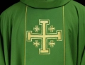 Ornat zielony z haftowanym pasem z motywem krzyży jerozolimskimi - KDT/7046/01/01 - HAF KDT/7046/01/01 - Dewocjonalia P.H. Jakóbczak - Katolicki sklep liturgiczny i hurtownia