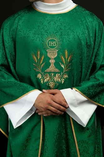 Ornat zielony z haftem kielicha i hostii na tkaninie żakardowej - KOA/002/01/98 - HAF KOA/002/01/98 - Dewocjonalia P.H. Jakóbczak - Katolicki sklep liturgiczny i hurtownia