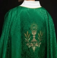 Ornat zielony z haftem kielicha i hostii na tkaninie żakardowej - KOA/002/01/98 - HAF KOA/002/01/98 - Dewocjonalia P.H. Jakóbczak - Katolicki sklep liturgiczny i hurtownia