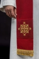 Aksamitna stuła kapłańska czerwona z haftowanym krzyżem - LE/2029/02 - HAF LE/2029/02 - Dewocjonalia P.H. Jakóbczak - Katolicki sklep liturgiczny i hurtownia