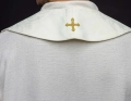 Stuła rzymska ecru z haftowanym krzyżem - HA2102-05 - HAF HA2102-05 - Dewocjonalia P.H. Jakóbczak - Katolicki sklep liturgiczny i hurtownia