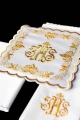 Biały komplet bielizny kielichowej z haftem IHS i kielichem eucharystycznym - KDT/5025/04 - HAF KDT/5025/04 - Dewocjonalia P.H. Jakóbczak - Katolicki sklep liturgiczny i hurtownia