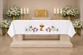Obrus ołtarzowy z haftem kielicha eucharystycznego, 150 x 300 cm - S-8852-04 150*300 - HAF S-8852-04 150*300 - Dewocjonalia P.H. Jakóbczak - Katolicki sklep liturgiczny i hurtownia