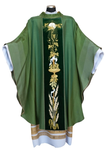 Zielony ornat z wiskozy z haftem eucharystycznym