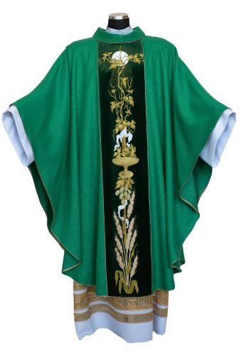 Ornat zielony z haftem eucharystycznym