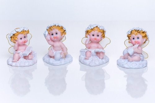  Aniołek bobas siedzący na chmurce